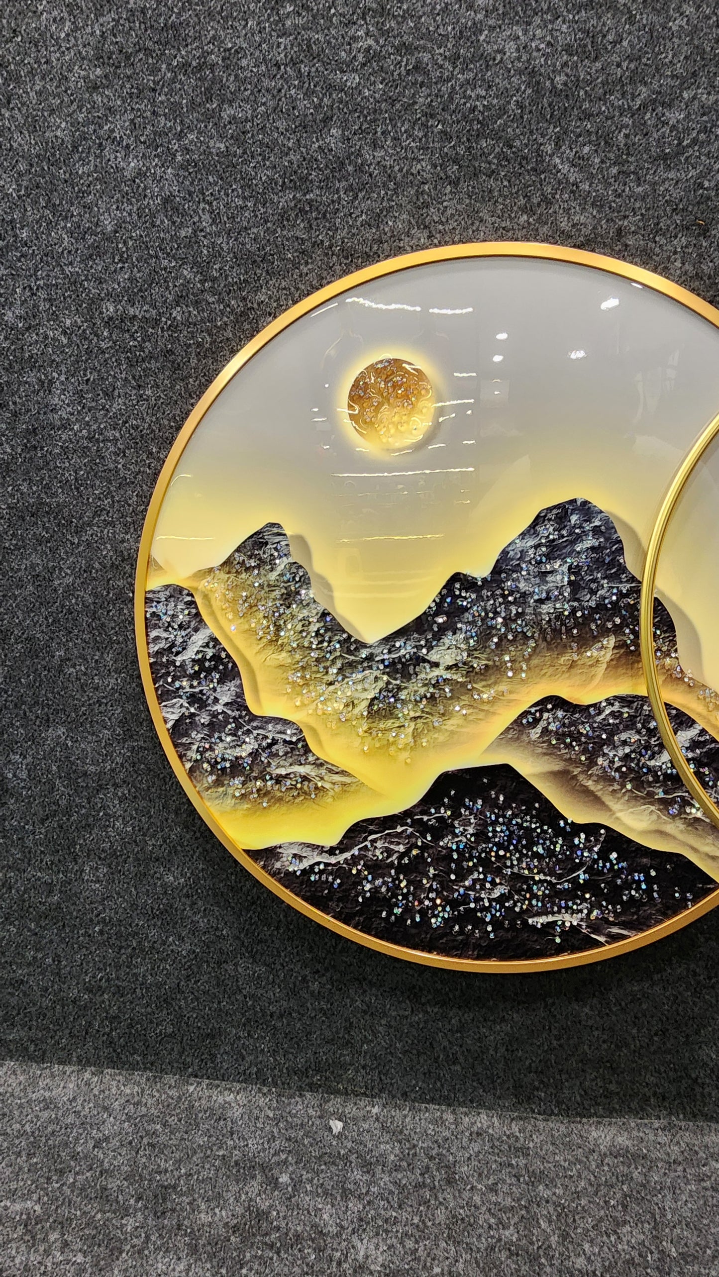 Golden Horizon: Remote-Controlled Crystal & Resin Art Clock